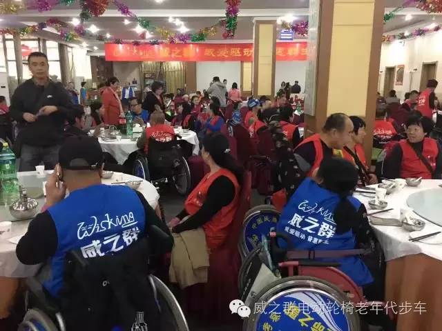同唱生命之歌 威之群助力百名殘障人士登長(zhǎng)城游北京