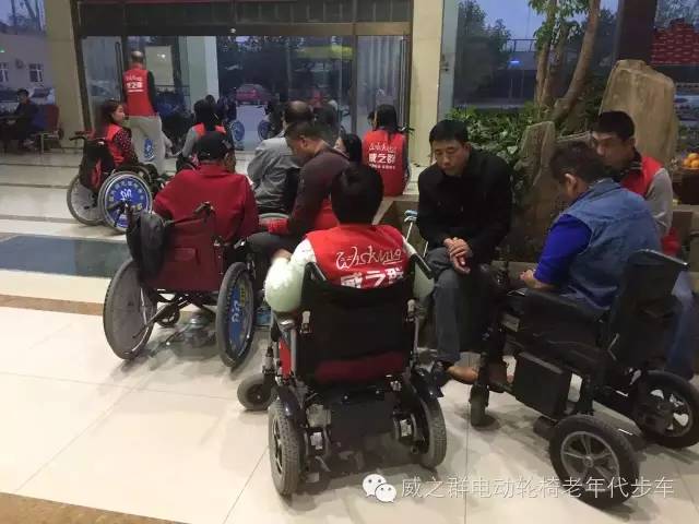 同唱生命之歌 威之群助力百名殘障人士登長(zhǎng)城游北京